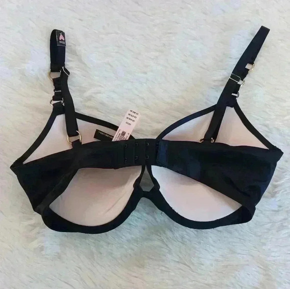 Victoria's Secret Plunge Push-Up Bra - Picture 3 of 6